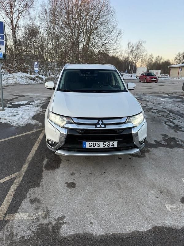 Begagnad Mitsubishi Outlander 150 HK (110 kW) 2017 SUV
