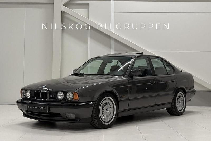 Begagnad BMW M5 Shadowline 316 HK (232 kW) 1990 Mörkgrå Sedan