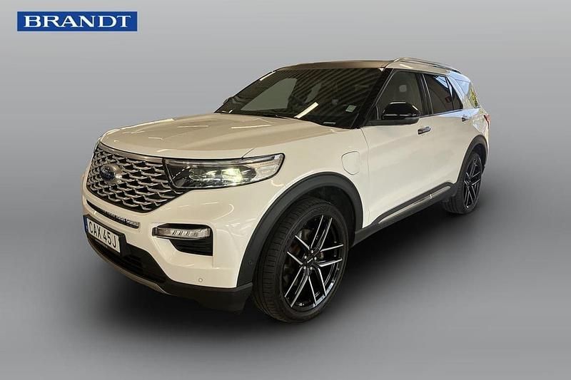 Vit Begagnad 2022 Ford Explorer Hybrid Platinum SUV | 559 900 kr (Bra pris) - Bild 1/4