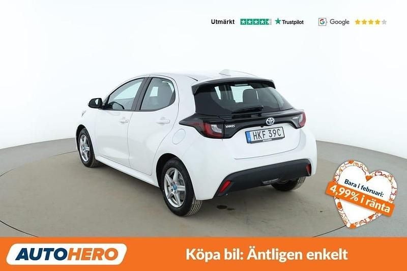 Begagnad Toyota Yaris Hybrid Active 117 HK (86 kW) 2022 Vit Sedan