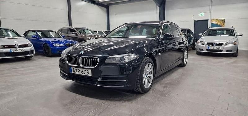 Svart Begagnad 2014 BMW 520 M Sport Kombi | 102 900 kr (Bra pris) - Bild 1/4