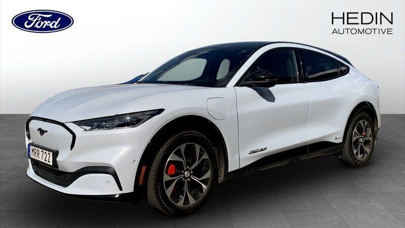 Vit (white) Begagnad 2021 Ford Mustang Mach-E SUV | 399 900 kr (Superpris) - Bild 1/4