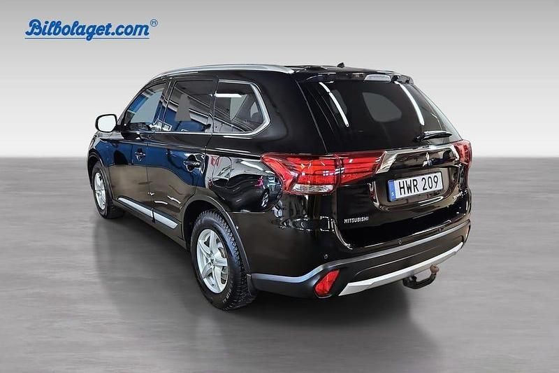 Begagnad Mitsubishi Outlander 151 HK (111 kW) 2016 Svart SUV
