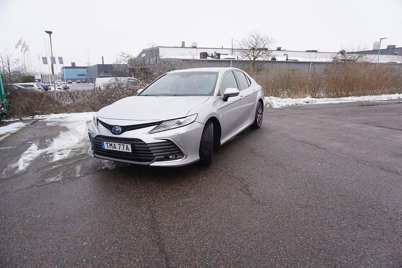 Begagnad Toyota Camry Hybrid Executive 218 HK (160 kW) 2022 Silver