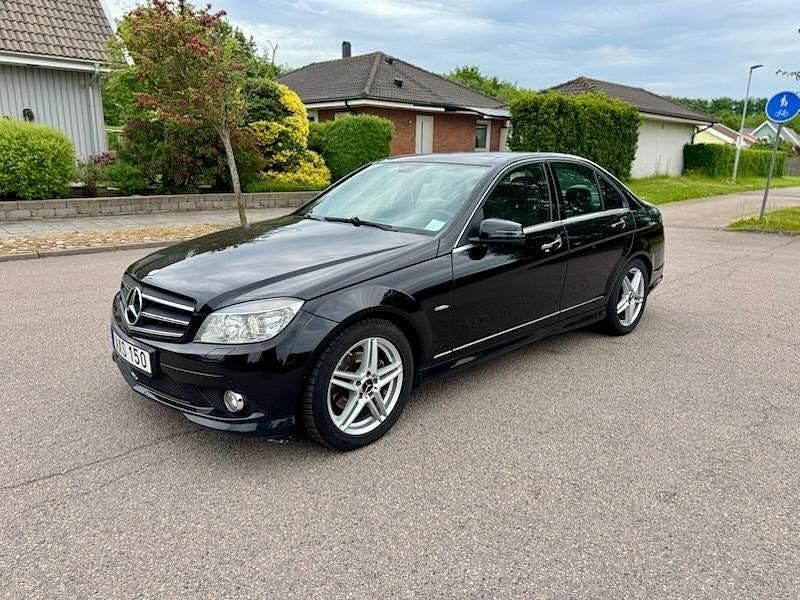 Begagnad 2011 Mercedes 180 AMG Sedan | 69 000 kr - Bild 1/4