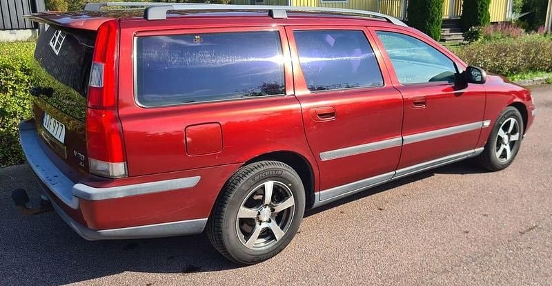 Begagnad 2001 Volvo V70 Kombi | 12 000 kr (Marknadspris) - Bild 1/4