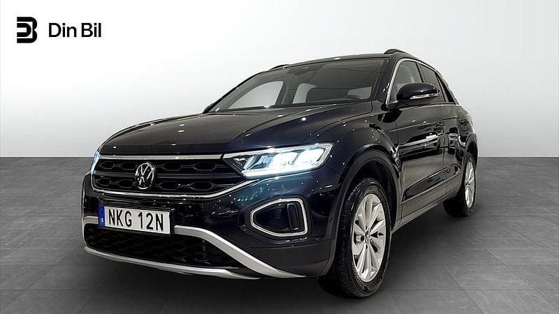 Svart Begagnad 2024 VW T-Roc Life SUV | 309 900 kr (Marknadspris) - Bild 1/4