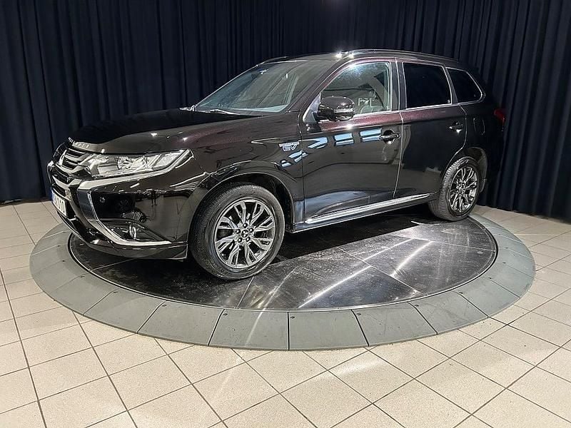 Svart Begagnad 2017 Mitsubishi Outlander P-HEV Edition SUV | 224 800 kr (Bra pris) - Bild 1/4