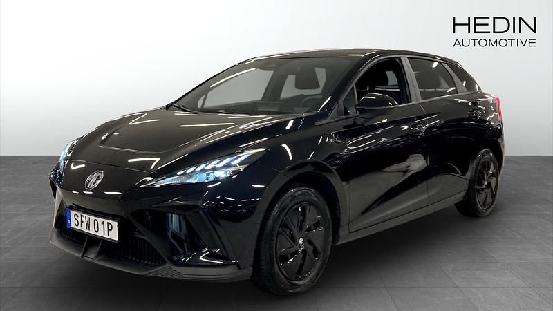 Svart (black) Begagnad 2023 MG MG4 EV Halvkombi | 259 900 kr (Marknadspris) - Bild 1/4