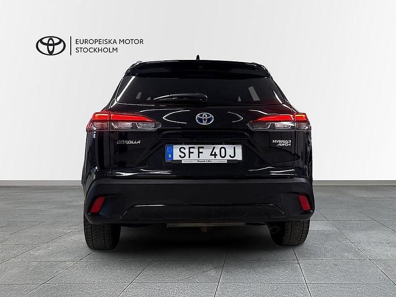 Begagnad Toyota Corolla Cross Style 197 HK (144 kW) 2022 Svart SUV