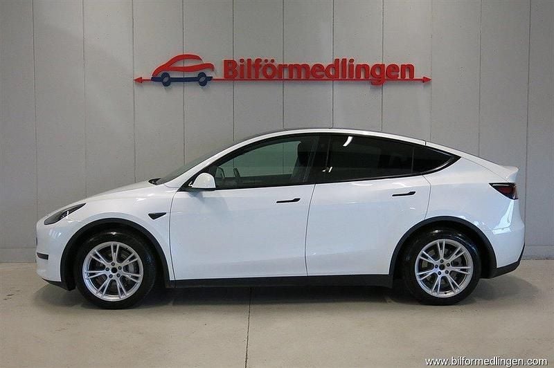 Vit samma som bilen Begagnad 2022 Tesla Model Y Standard Range SUV | 299 900 kr (Dyr) - Bild 1/4