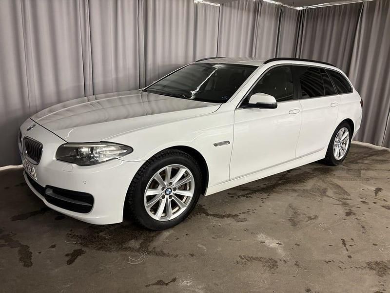 Begagnad BMW 520 184 HK (135 kW) 2014 Vit Kombi