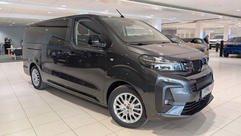 Grå Ny 2025 Peugeot Traveller Active Minibuss | 499 900 kr - Bild 1/4