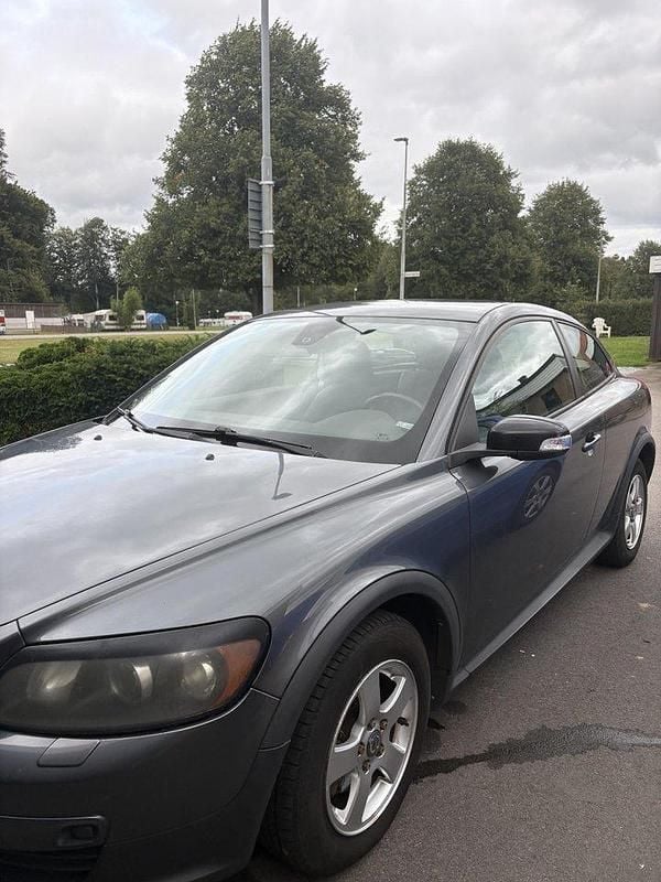 Grå Begagnad 2008 Volvo C30 Kinetic Halvkombi | 22 500 kr (Bra pris) - Bild 1/4