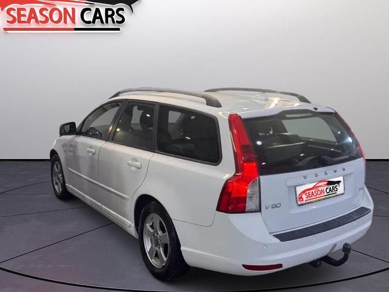 Begagnad Volvo V50 Momentum 109 HK (80 kW) 2009 Vit Kombi
