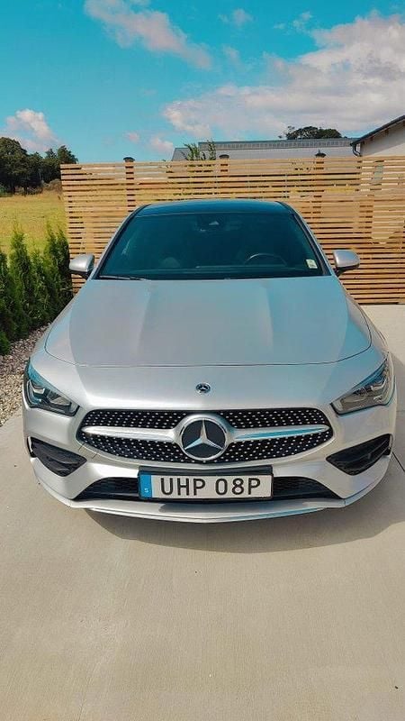 Silver Begagnad 2023 Mercedes CLA250e AMG Sedan | 362 000 kr (Marknadspris) - Bild 1/3