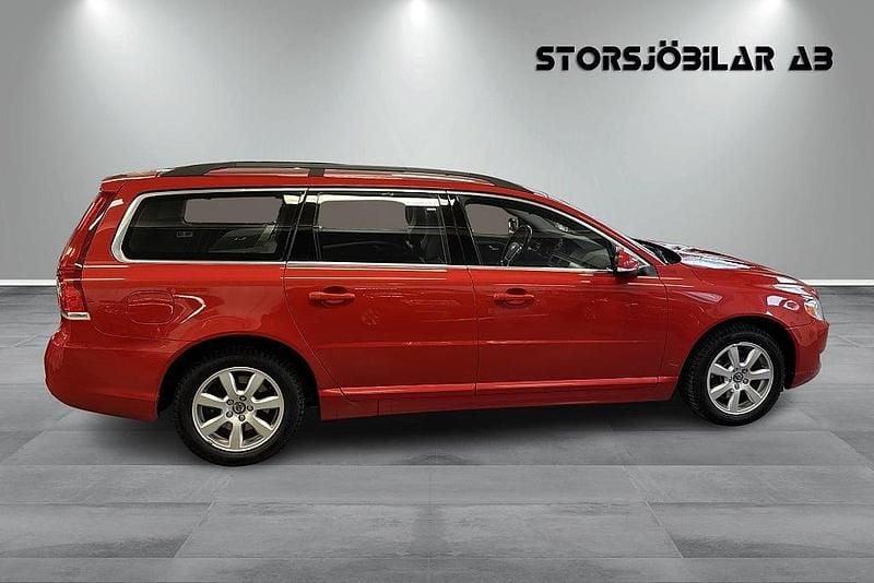 Begagnad Volvo V70 Momentum 163 HK (119 kW) 2013 Röd Kombi