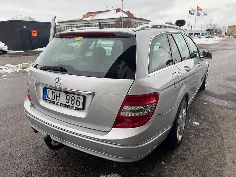 Begagnad Mercedes C220 Avantgarde 170 HK (125 kW) 2010 Silver Kombi