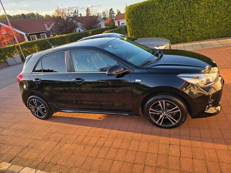 Begagnad 2018 Kia Rio GT-Line Halvkombi | 147 000 kr (Marknadspris) - Bild 1/4