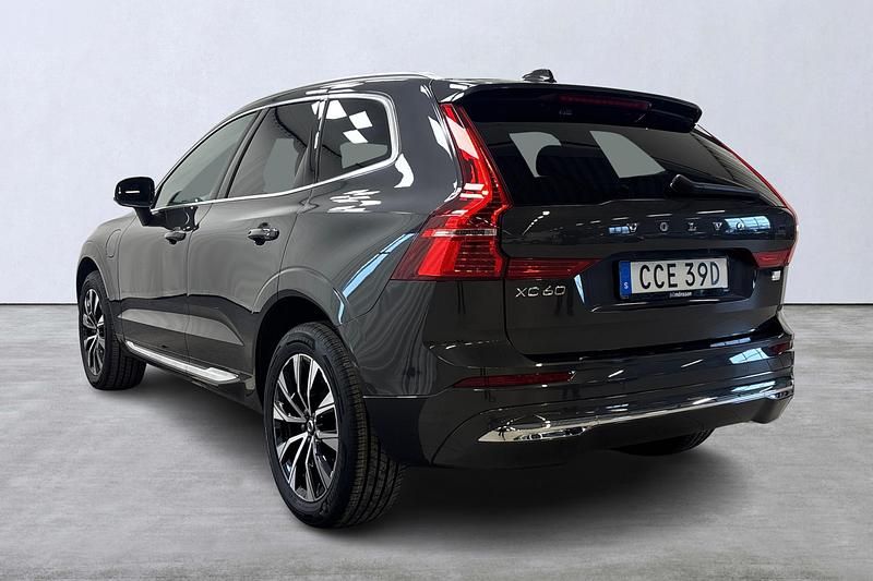 Begagnad Volvo XC60 Core 355 HK (261 kW) 2022 Grå SUV