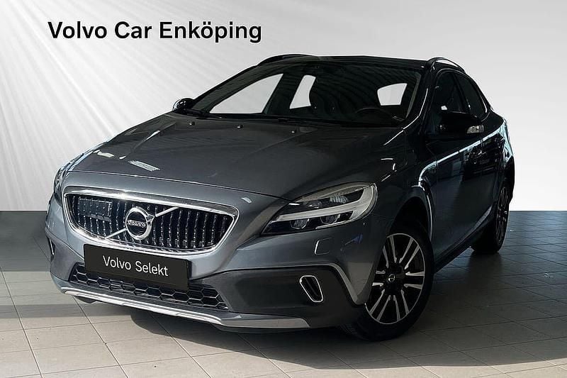 Grå Begagnad 2019 Volvo V40 CC Kombi | 209 900 kr (Marknadspris) - Bild 1/3