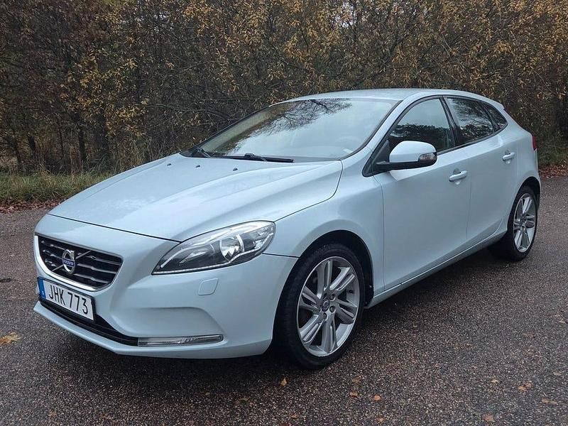 Begagnad Volvo V40 Kinetic 116 HK (85 kW) 2014 Ljusblå (blå) Kombi