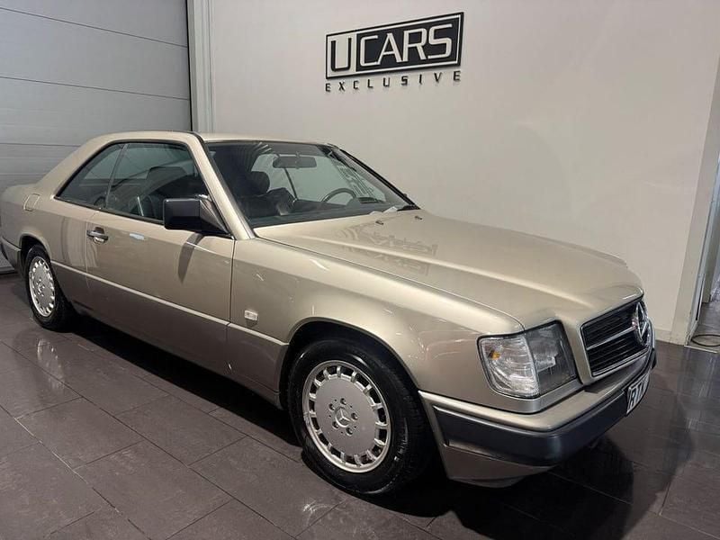 Begagnad Mercedes E300 180 HK (132 kW) 1988 Ljusbrun Sportkupé
