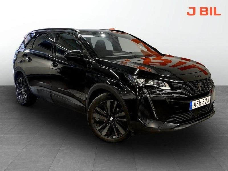 Svart perla nera Begagnad 2023 Peugeot 5008 GTi Minibuss | 299 900 kr (Marknadspris) - Bild 1/3