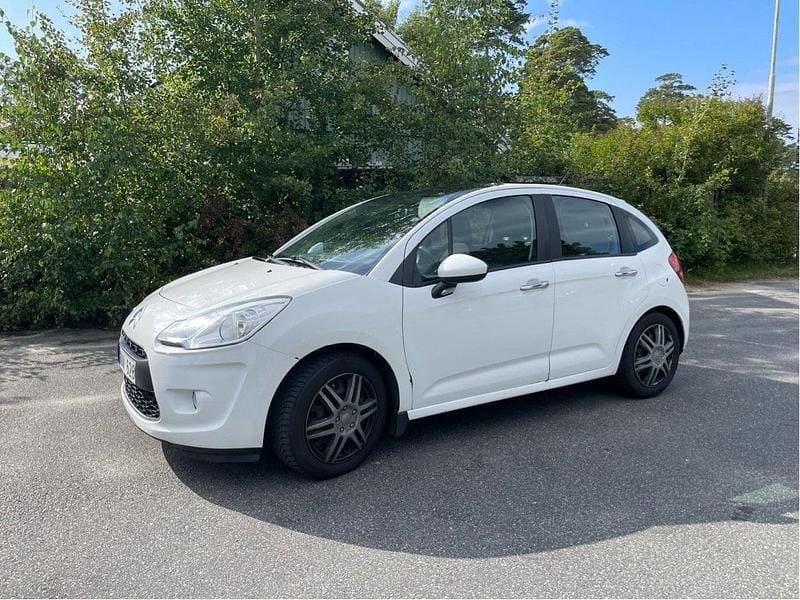 Vit Begagnad 2012 Citroën C3 Halvkombi | 40 000 kr (Dyr) - Bild 1/4