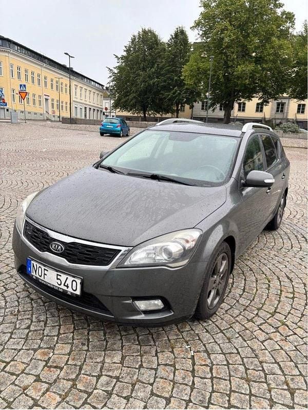 Grå Begagnad 2010 Kia Ceed Sportswagon 4 Kombi | 25 000 kr - Bild 1/4