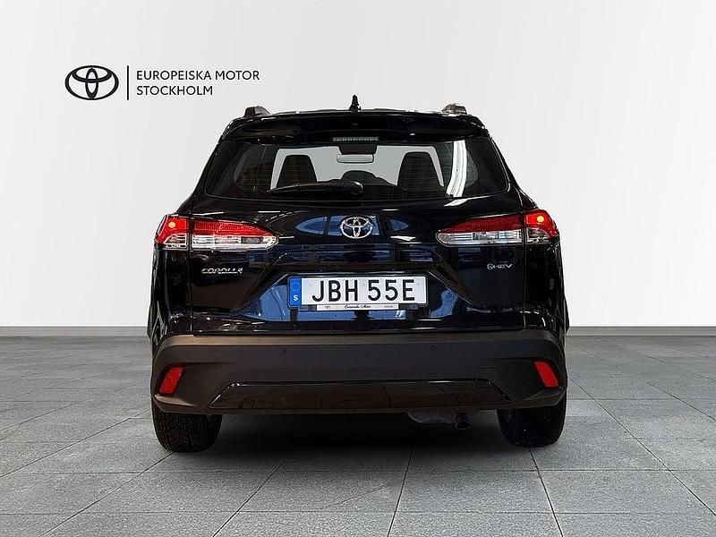 Begagnad Toyota Corolla Cross Active 140 HK (102 kW) 2025 Svart SUV