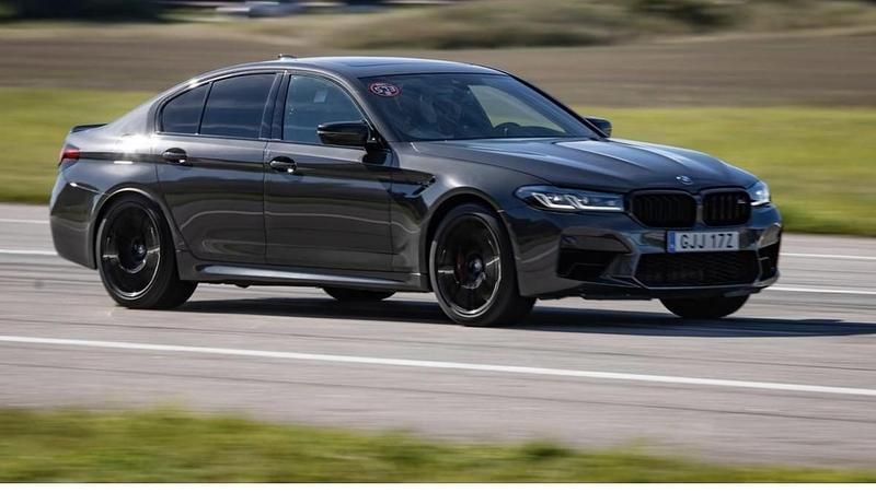 Grå Begagnad 2022 BMW M5 Competition Edition Sedan | 950 000 kr (Superpris) - Bild 1/4