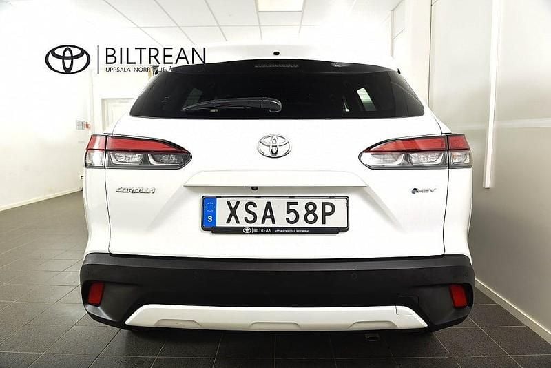 Begagnad Toyota Corolla Cross Style 197 HK (144 kW) 2024 Vit SUV