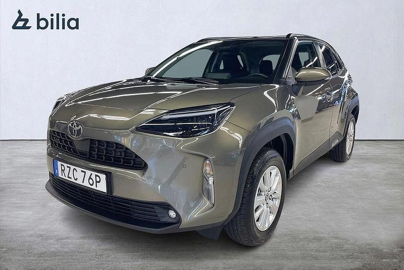 Grön Begagnad 2024 Toyota Yaris Cross Active SUV | 289 900 kr (Marknadspris) - Bild 1/3