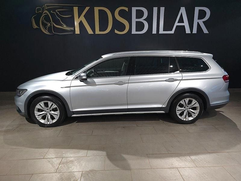 Silver Begagnad 2015 VW Passat Alltrack Executive Kombi | 159 900 kr (Marknadspris) - Bild 1/4