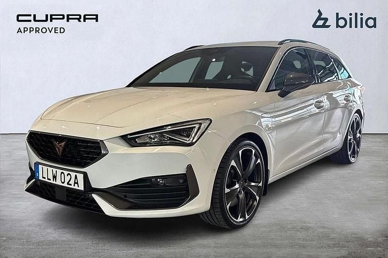 Vit Begagnad 2024 Cupra Leon Kombi | 319 900 kr (Marknadspris) - Bild 1/3