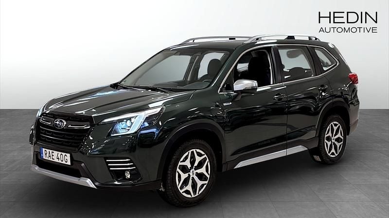 Grön Begagnad 2023 Subaru Forester SUV | 319 000 kr (Marknadspris) - Bild 1/4