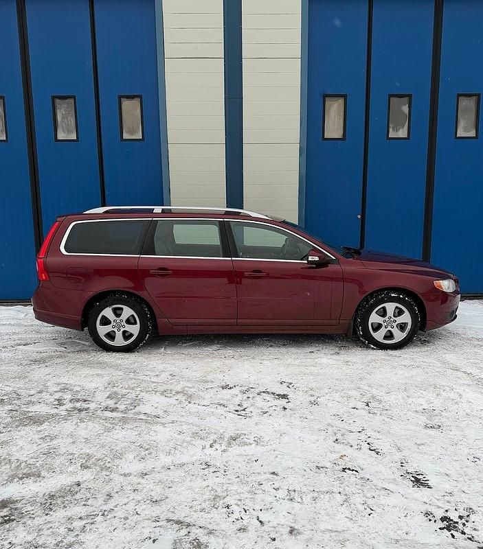 Begagnad Volvo V70 Summum 286 HK (210 kW) 2008 Röd Kombi