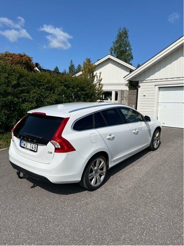 Vit Begagnad 2013 Volvo V60 Summum Kombi | 89 900 kr (Bra pris) - Bild 1/4