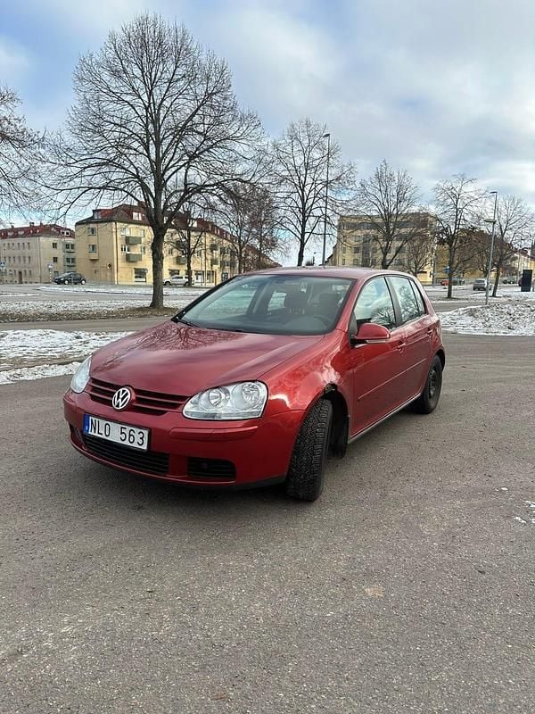 Begagnad VW Golf VI 102 HK (75 kW) 2009 Halvkombi