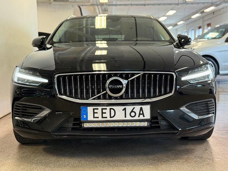 Begagnad Volvo V60 Inscription 340 HK (250 kW) 2021 Svart Kombi