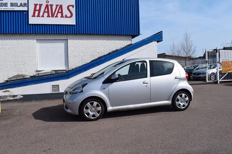 Silver Begagnad 2009 Toyota Aygo Halvkombi | 29 900 kr (Marknadspris) - Bild 1/4