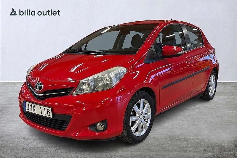 Röd Begagnad 2012 Toyota Yaris Halvkombi | 119 900 kr (Marknadspris) - Bild 1/3