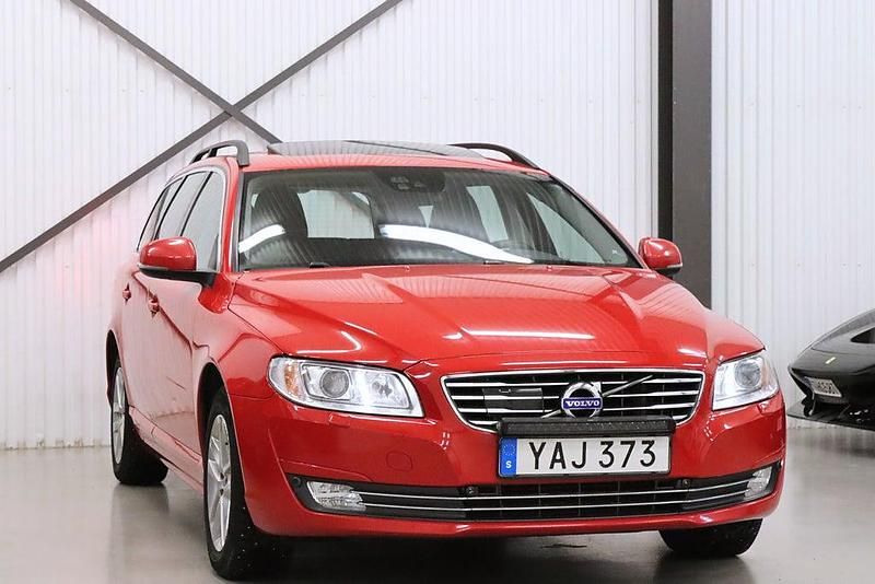 Begagnad Volvo V70 Momentum 150 HK (110 kW) 2015 Röd Kombi
