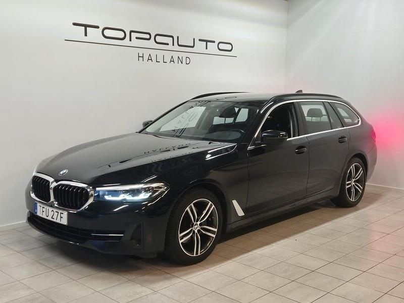 Svart Begagnad 2021 BMW 520 Kombi | 209 900 kr (Superpris) - Bild 1/4