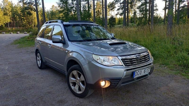 Silver Begagnad 2009 Subaru Forester SUV | 16 000 kr - Bild 1/4