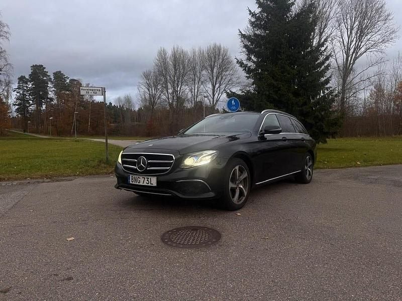 Svart Begagnad 2019 Mercedes E300 Avantgarde Kombi | 208 750 kr (Bra pris) - Bild 1/4