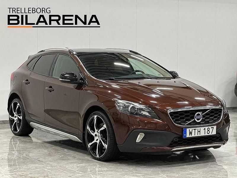 Begagnad Volvo V40 Summum 150 HK (110 kW) 2015 Brun Halvkombi