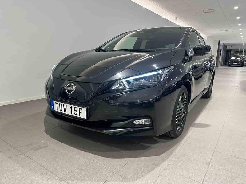 Svart Begagnad 2023 Nissan Leaf Halvkombi | 179 000 kr - Bild 1/1
