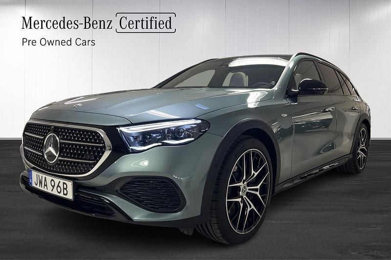 Grön Begagnad 2025 Mercedes E300 SUV | 779 900 kr (Marknadspris) - Bild 1/4